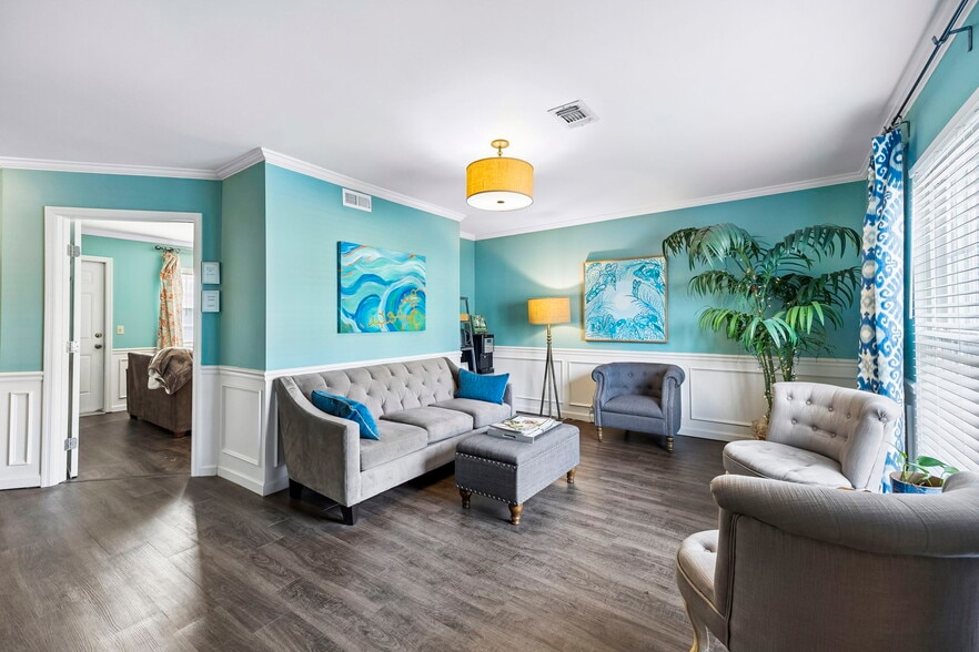 More Photos Of 109 Holiday Ct, Franklin Office For Sale