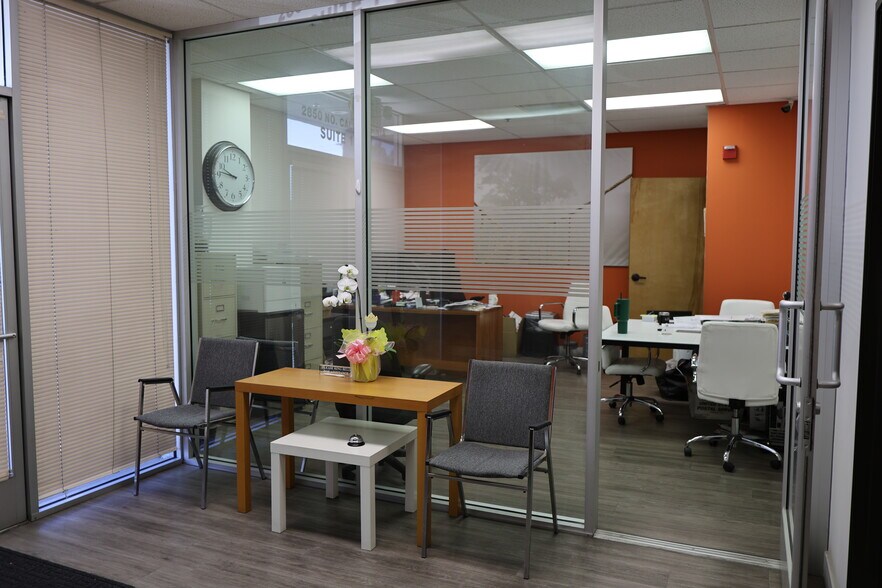 More Photos Of 2850 N California St, Burbank Warehouse For Lease