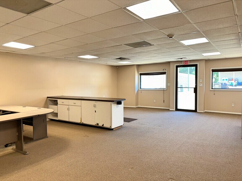 More Photos Of 146 E Main St, Braidwood Storefront For Sale