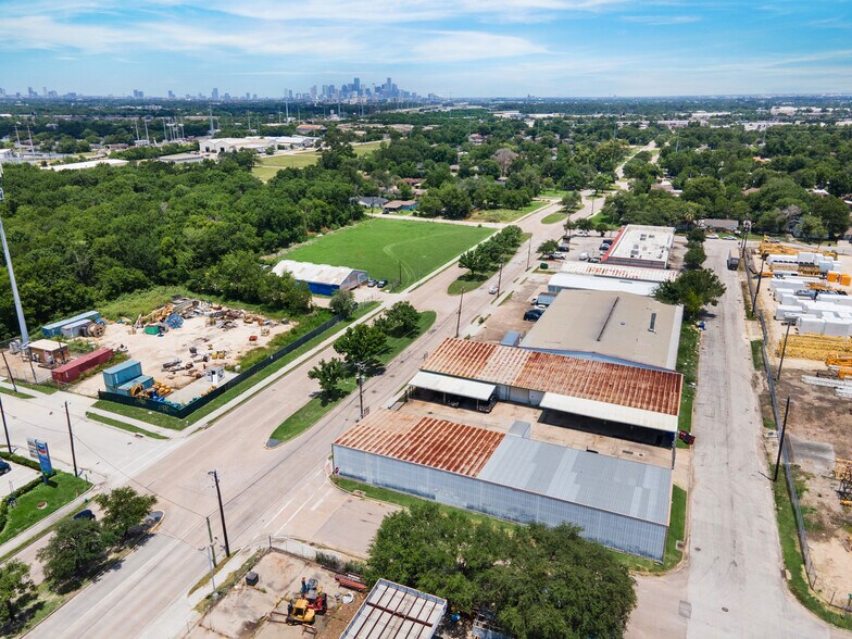 Primary Photo Of 5641 Wayside Dr, Houston Manufacturing For Sale