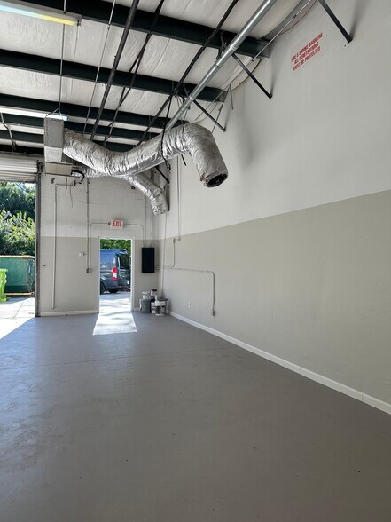 More Photos Of 28631 N Diesel Dr, Bonita Springs Light Manufacturing For Lease