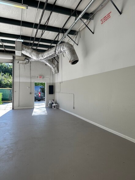 More Photos Of 28631 N Diesel Dr, Bonita Springs Light Manufacturing For Lease