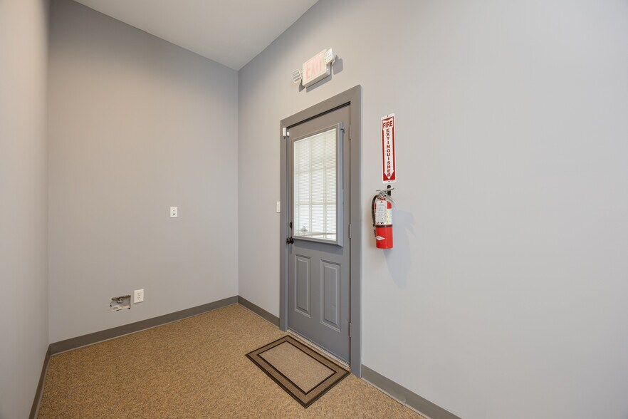 More Photos Of 259 Ranch Trl, Rockwall Office For Lease