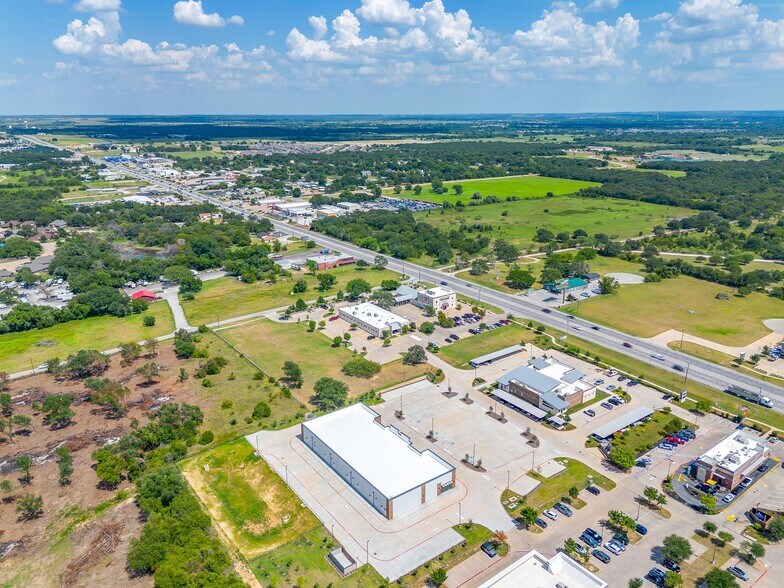 More Photos Of 4004 E US Highway 377, Granbury Freestanding For Lease