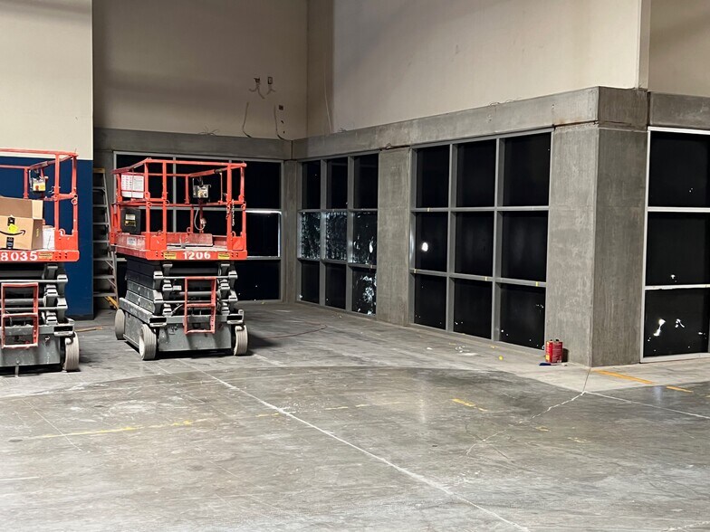 More Photos Of 701 Corporate Center Dr, Pomona Research And Development For Sale