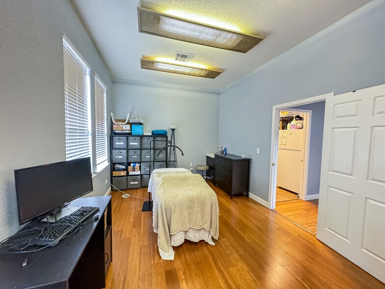 More Photos Of 600 Round Rock West, Round Rock Office For Lease