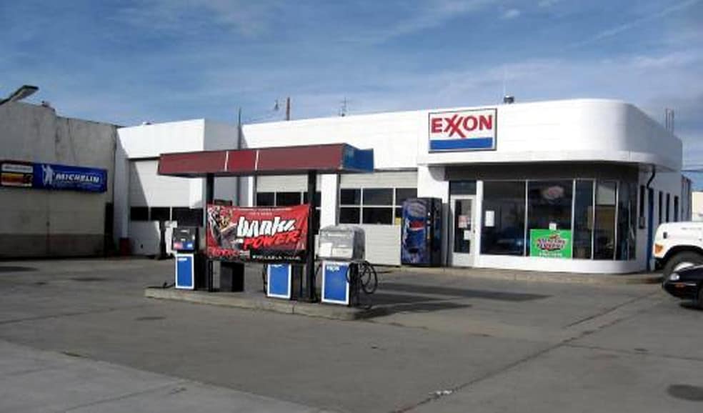 Primary Photo Of 201 W Main St, Laurel Service Station For Lease