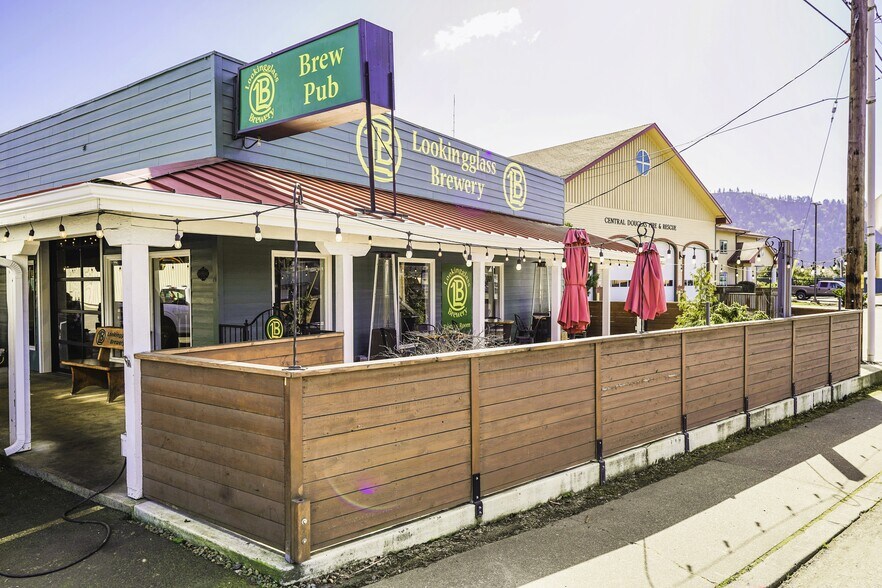 More Photos Of 194 SE Main St, Winston Flex For Sale