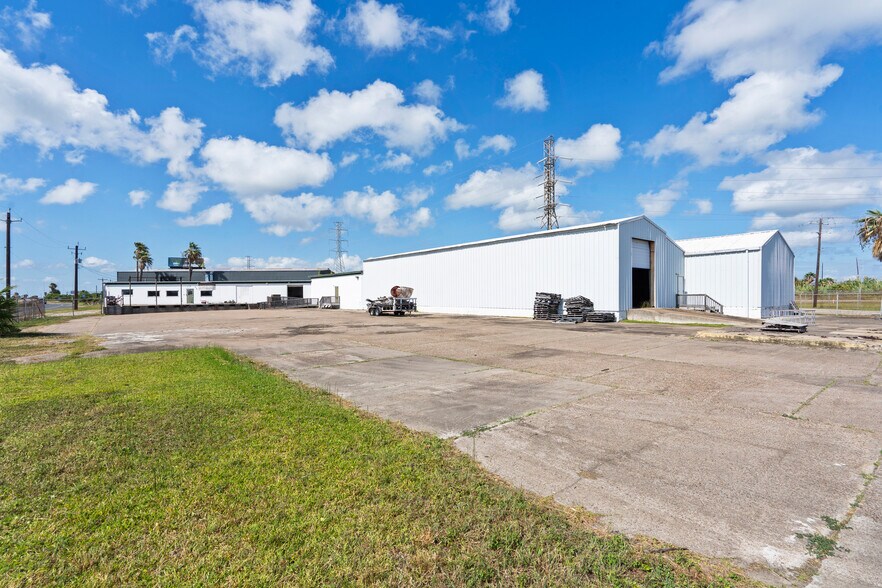 More Photos Of 8602 Broadway St, Galveston Warehouse For Sale