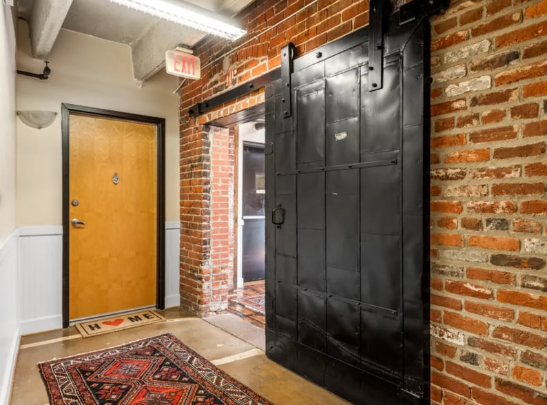 More Photos Of 2411 E Franklin St, Richmond Apartments For Lease