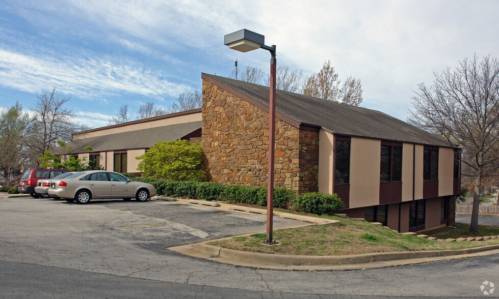 More Photos Of 5272 S Lewis Ave, Tulsa Office For Sale