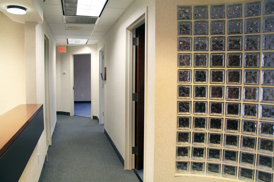 More Photos Of 300 E Main St, Smithtown Medical For Lease