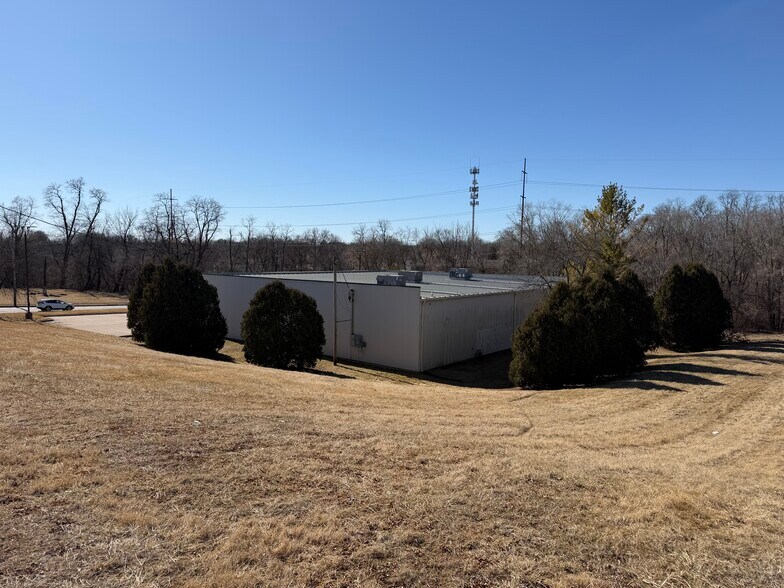 More Photos Of 2020 E Locust St, Davenport Freestanding For Sale