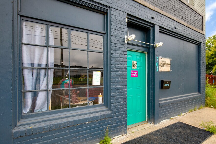 More Photos Of 705 Richmond Hwy, Richmond Showroom For Sale