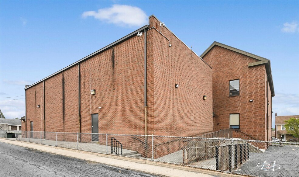 More Photos Of 855 Lincoln Ave, Northampton Office For Sale
