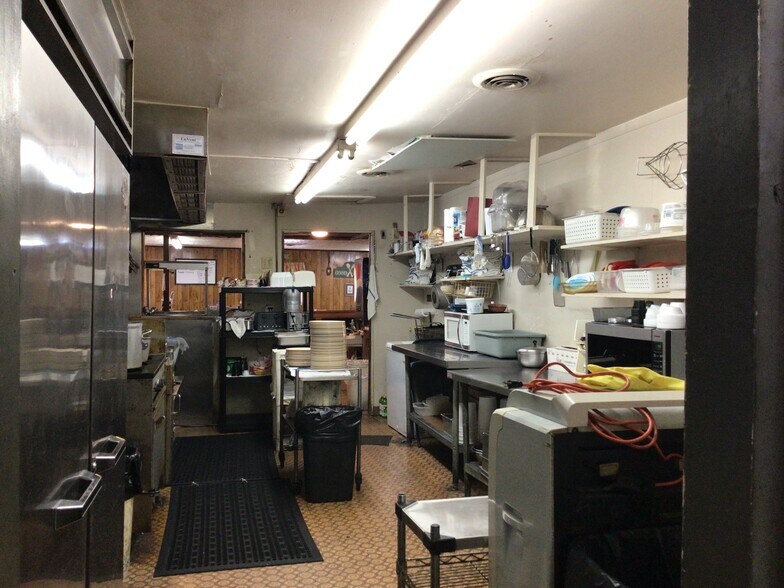 More Photos Of 102 E Hardin St, Greeneville Specialty For Sale