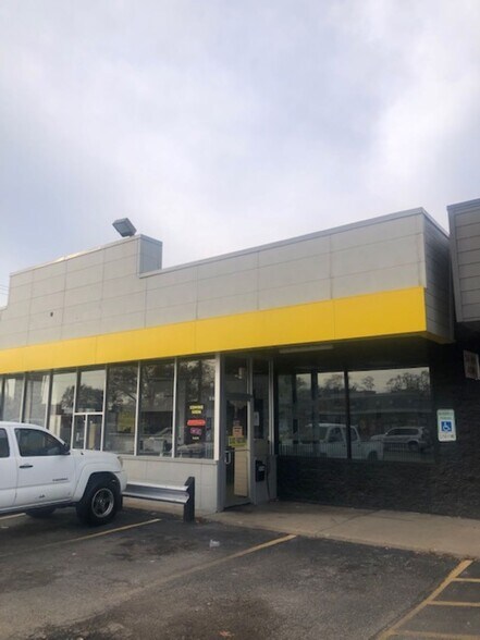 More Photos Of 504 Manneheim Rd, Bellwood Storefront For Lease