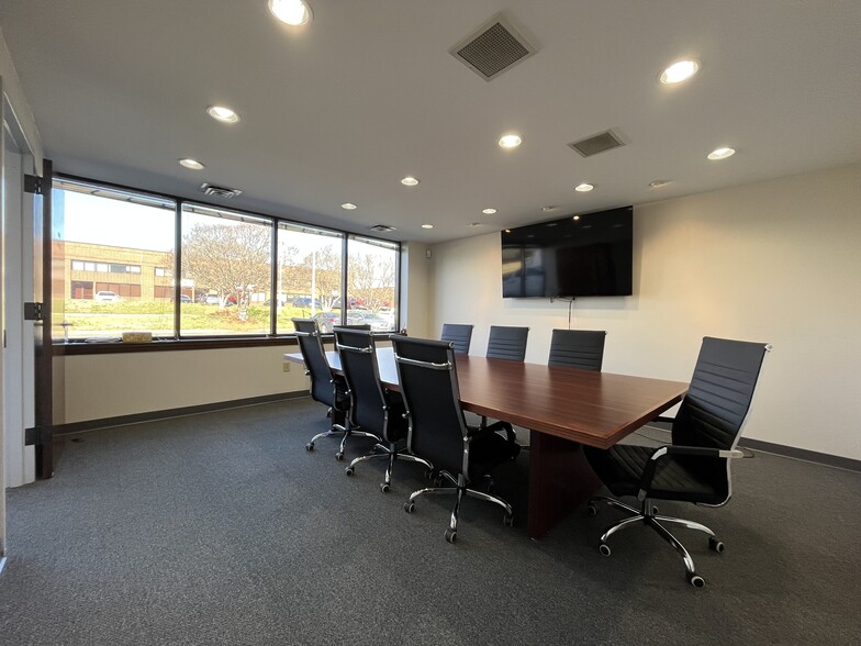 More Photos Of 340-342 Crompton St, Charlotte Light Manufacturing For Lease