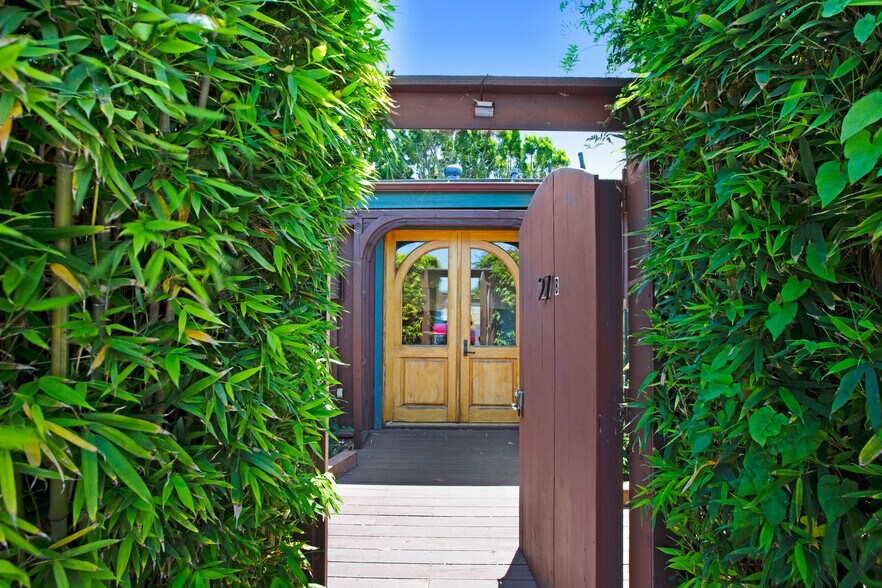 More Photos Of 27 Gate 5 Rd, Sausalito Office For Lease