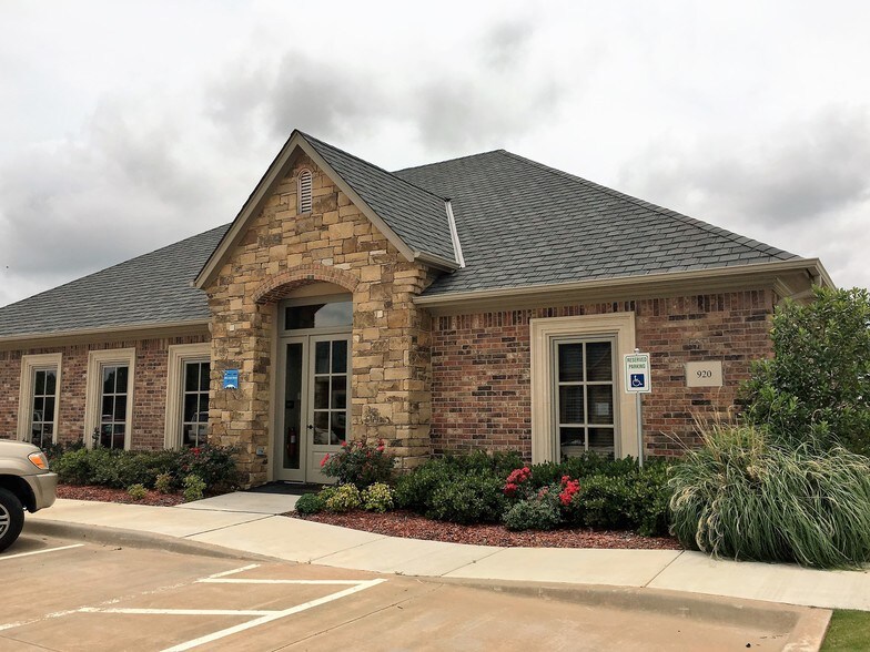 More Photos Of 920 NW 139th Street Pky, Oklahoma City Office For Lease