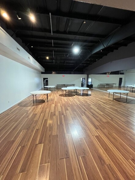 More Photos Of 2505-2521 Whitehall Ave, Anderson Flex For Lease