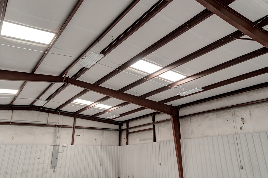 More Photos Of 412 Glade Ave, Oklahoma City Manufacturing For Lease