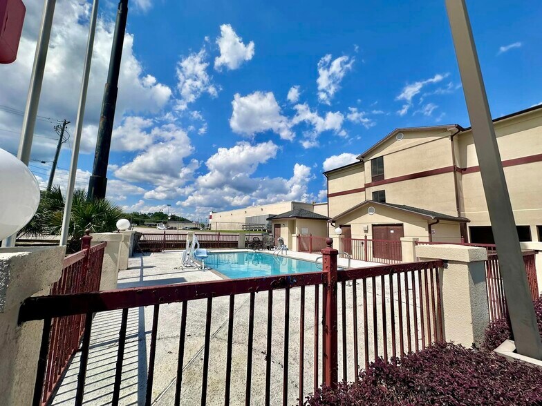 More Photos Of 5635 Tillmans Corner Pky, Theodore Hotel For Sale