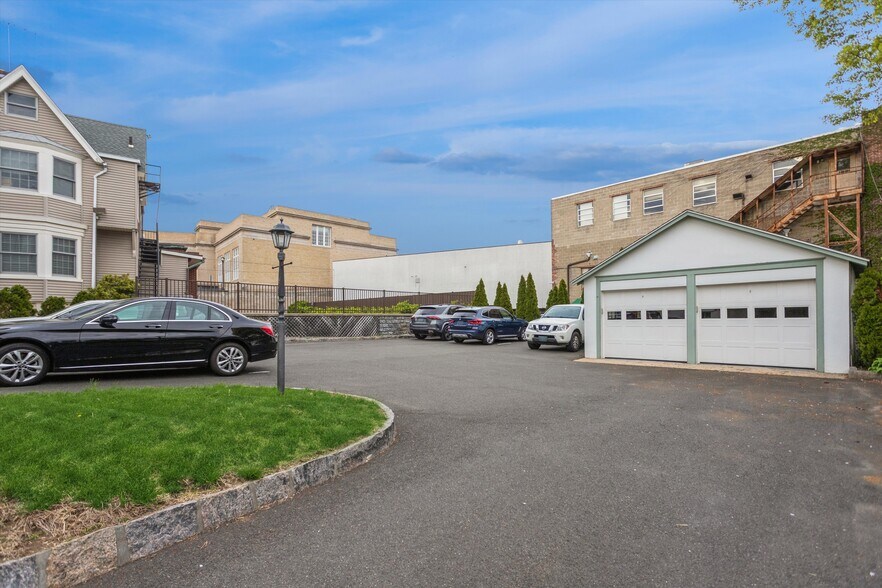More Photos Of 37 Arch St, Greenwich Office For Sale