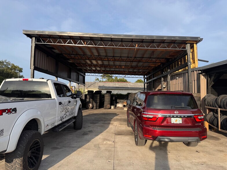 More Photos Of 6301 Causeway Blvd, Tampa Auto Repair For Lease