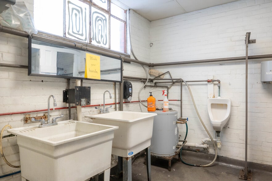 More Photos Of 2424 Columbus Rd, Springfield Warehouse For Sale