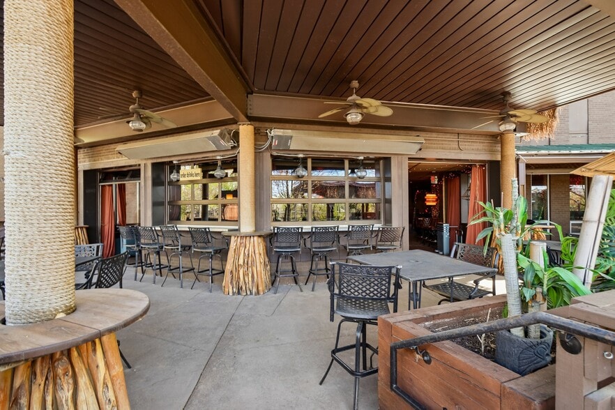 More Photos Of 1900 & 1924 Marshall St NE, Minneapolis Restaurant For Sale