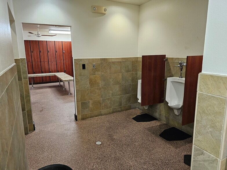 More Photos Of 140 Eglin Pky SE, Fort Walton Beach Health Club For Sale