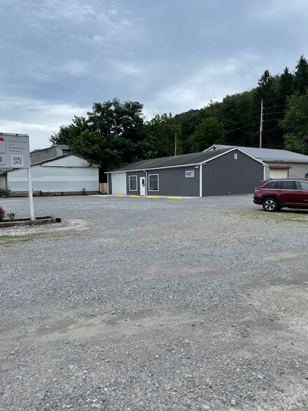 Primary Photo Of 12564 Ohio River Blvd, Chester General Retail For Lease