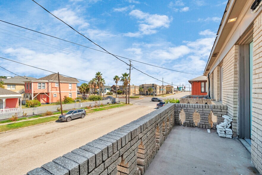 More Photos Of 915 8th St, Galveston Apartments For Sale