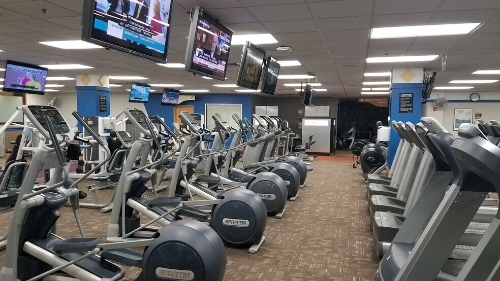 More Photos Of 100 Simsbury Rd, Avon Medical For Lease