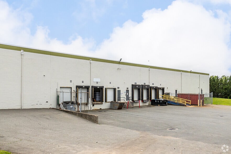 More Photos Of 900 Hart St, Rahway Warehouse For Lease