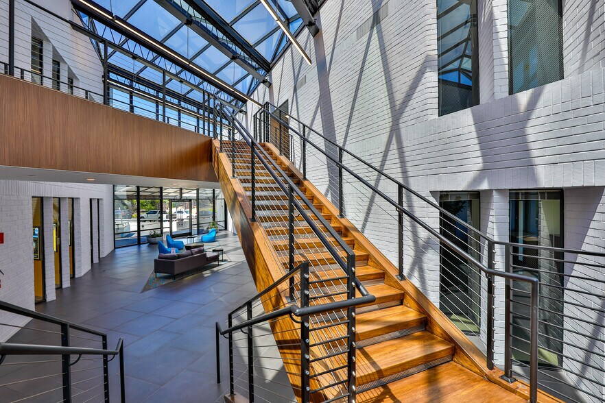 More Photos Of 30851 Agoura Rd, Agoura Hills Loft Creative Space For Sale