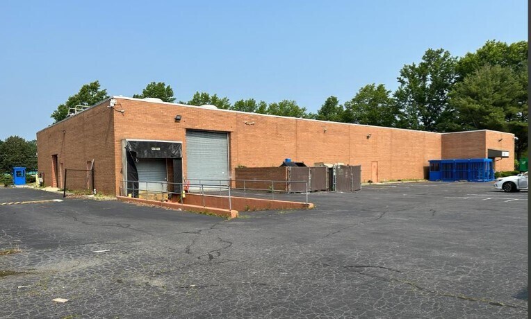 More Photos Of 48 Mall Dr, Hauppauge Light Manufacturing For Lease