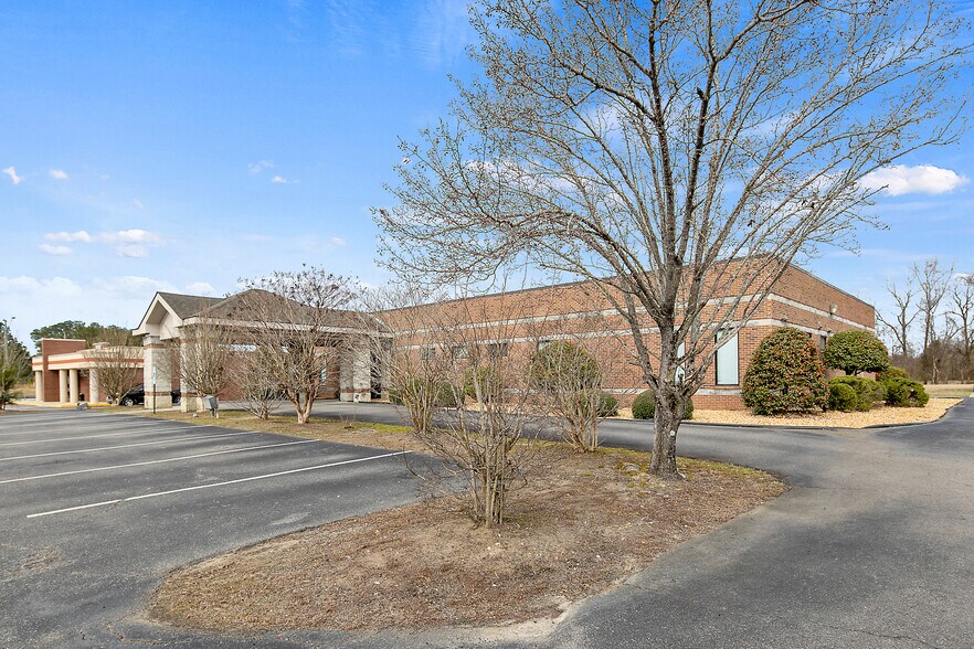 More Photos Of 7 E Duncan St, Lillington Medical For Sale