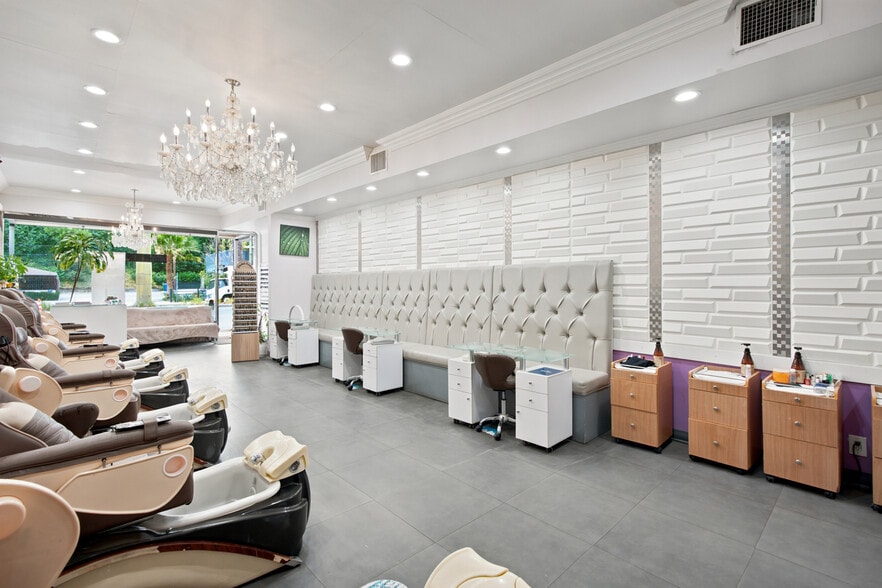 More Photos Of 11925-11927 Ventura Blvd, Studio City Storefront For Lease