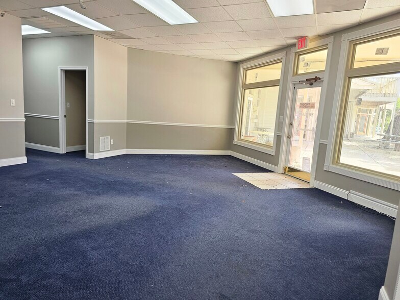 More Photos Of 913 Gulf Breeze Pky, Gulf Breeze Storefront Retail Office For Sale