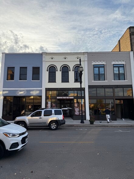 More Photos Of 5814 6th Ave, Kenosha Restaurant For Lease