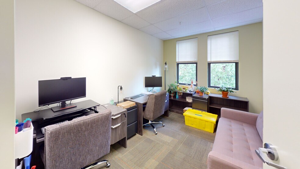 More Photos Of 72 S River Rd, Bedford Medical For Lease