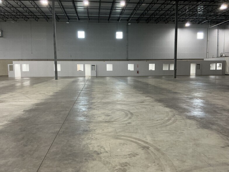 More Photos Of 1750 Airport West Rd, Mansfield Distribution For Lease
