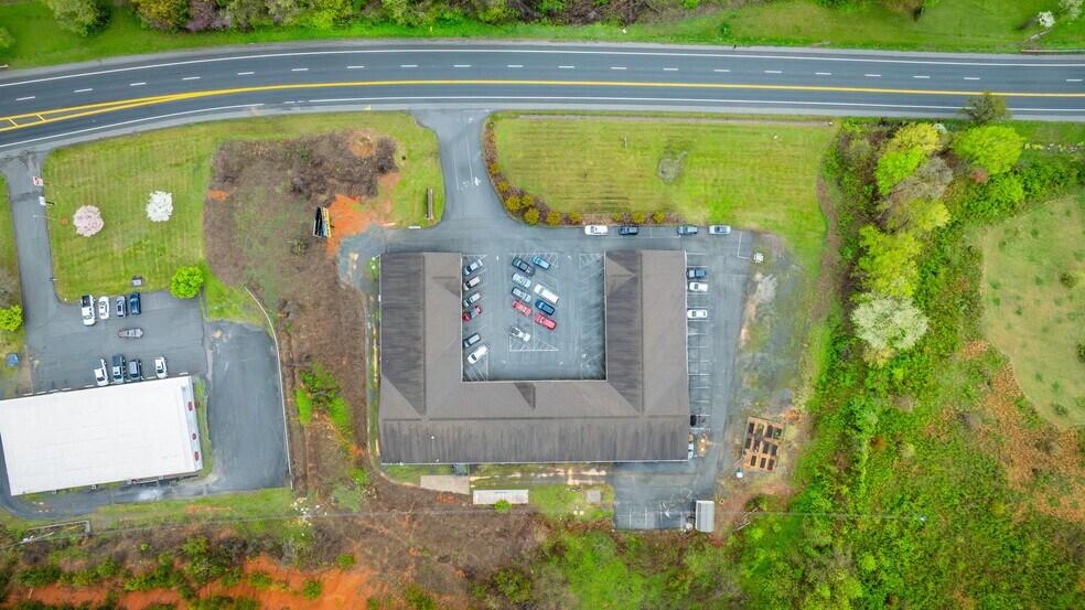 More Photos Of 3815 Highway 66 S, Rogersville Office For Lease