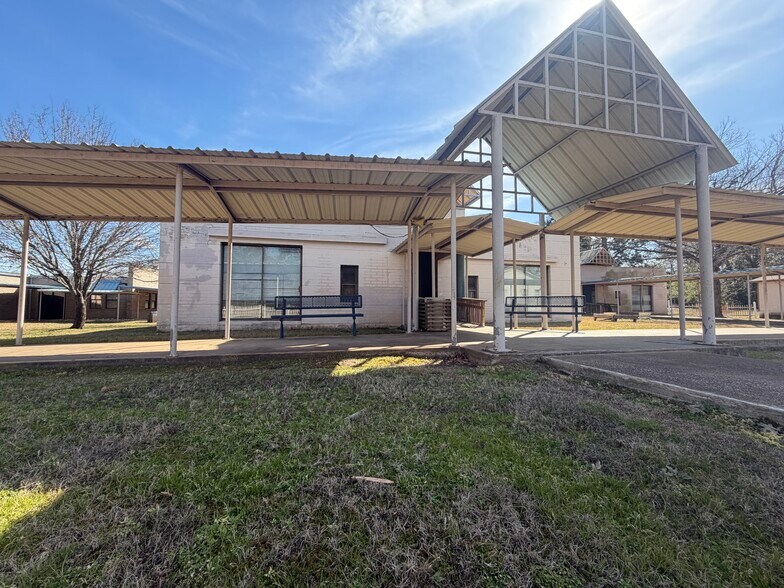 More Photos Of 1301 E Houston Ave, Crockett Religious Facility For Sale