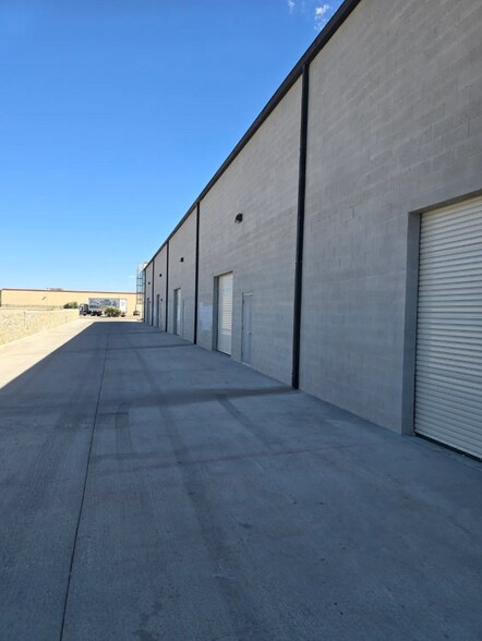 More Photos Of 501 Zaragoza Rd, El Paso Light Manufacturing For Sale