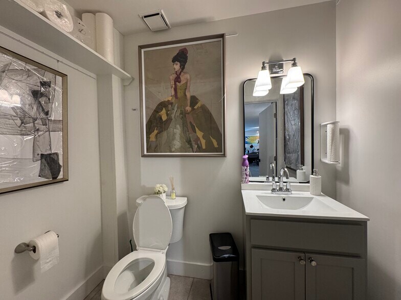 More Photos Of 1113 N 9th Ave, Pensacola Freestanding For Lease