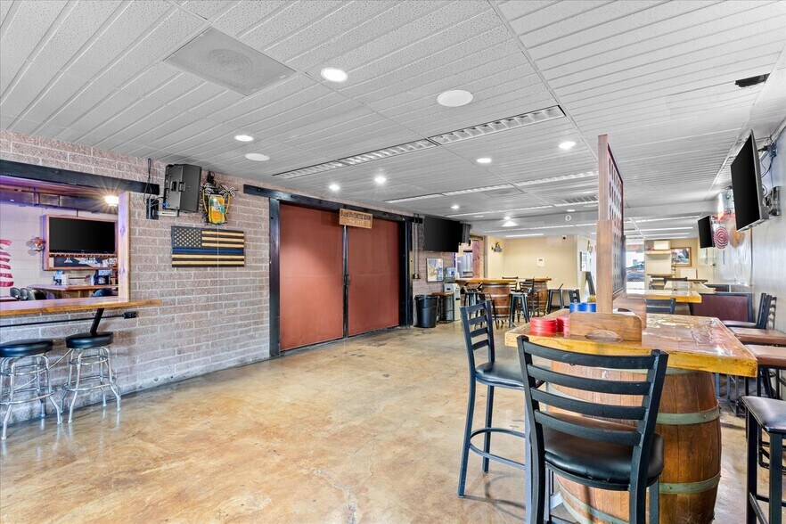 More Photos Of 315 5th St, Marysville Loft Creative Space For Sale