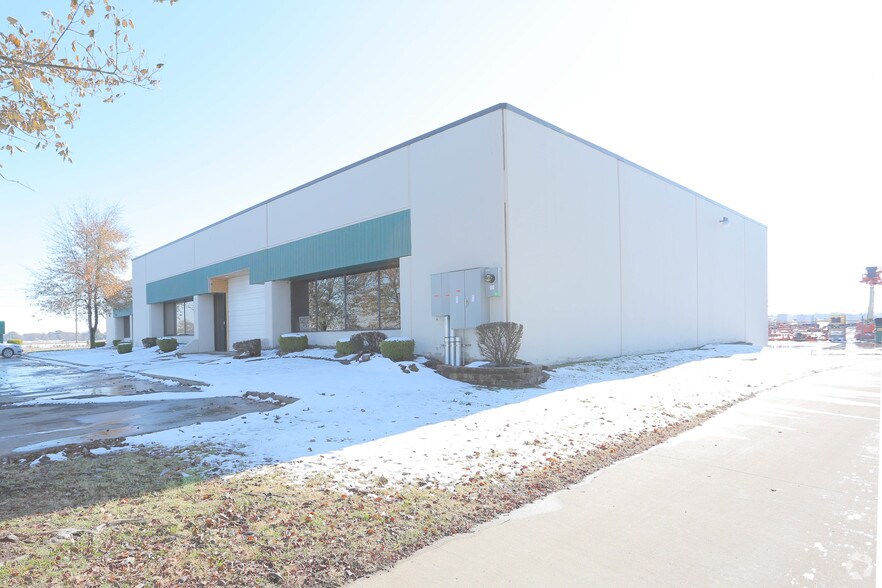 More Photos Of 10 Central Industrial Dr, Granite City Warehouse For Sale